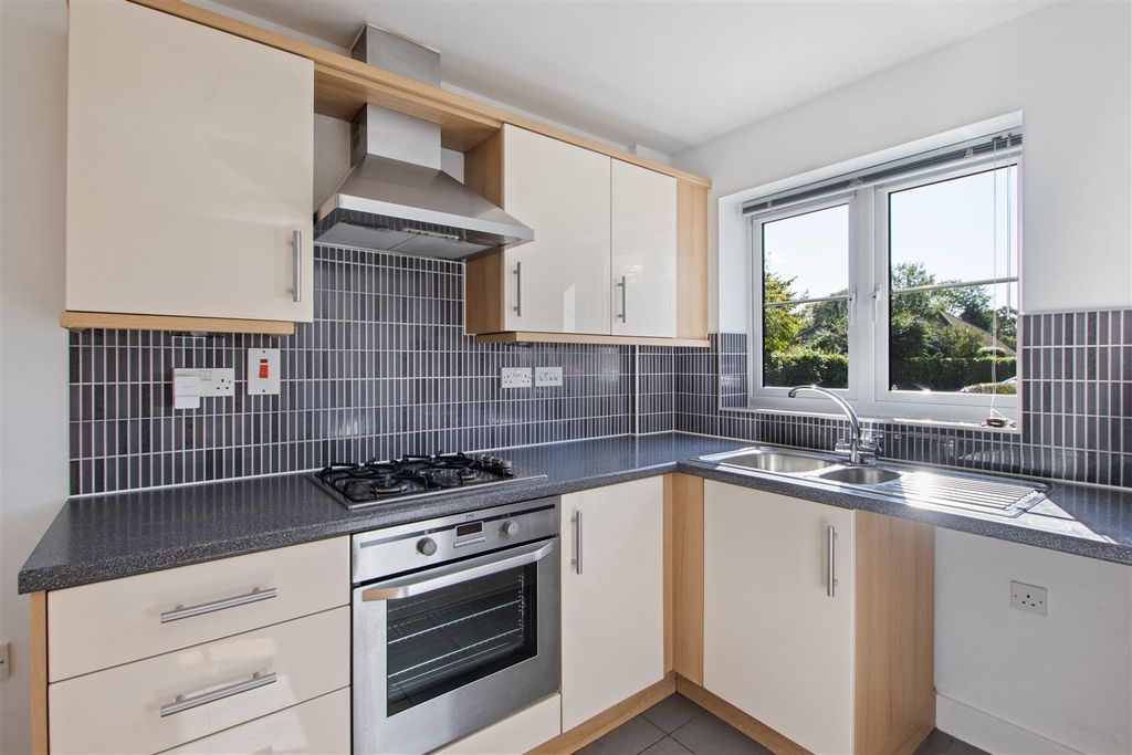 Property photo 2 of 7 Kitchen