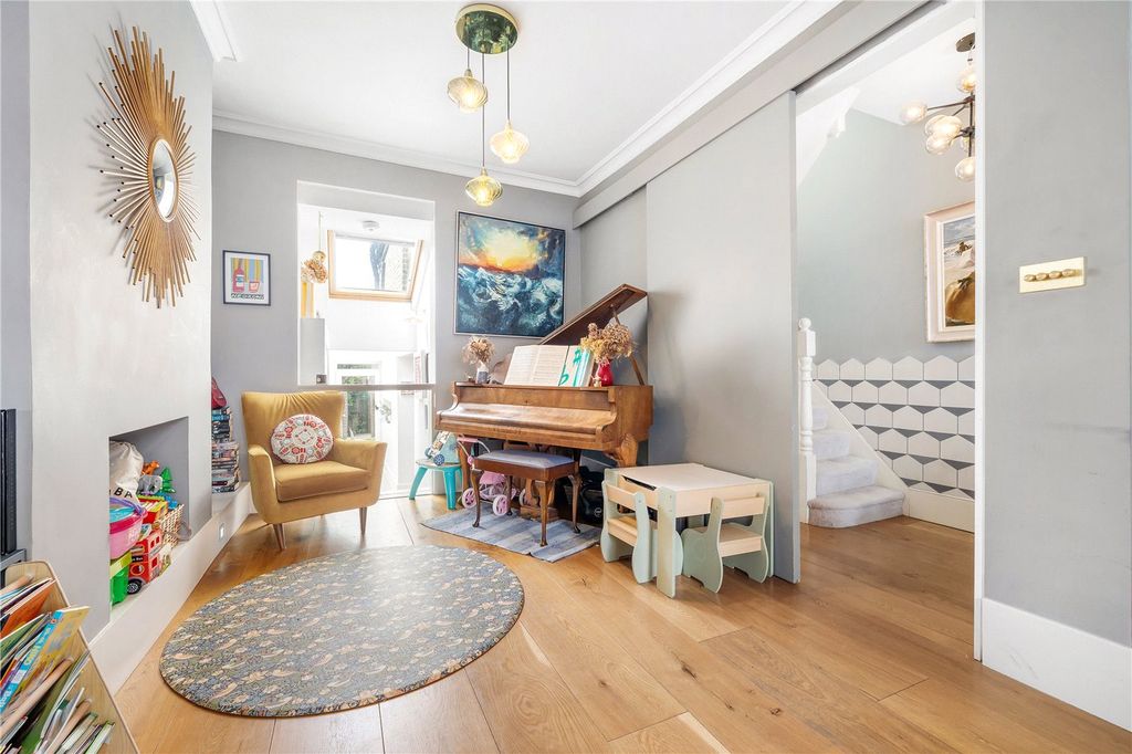 Property photo 3 of 23 Reception