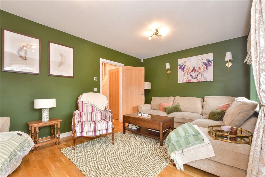 Property photo 3 of 10 Lounge