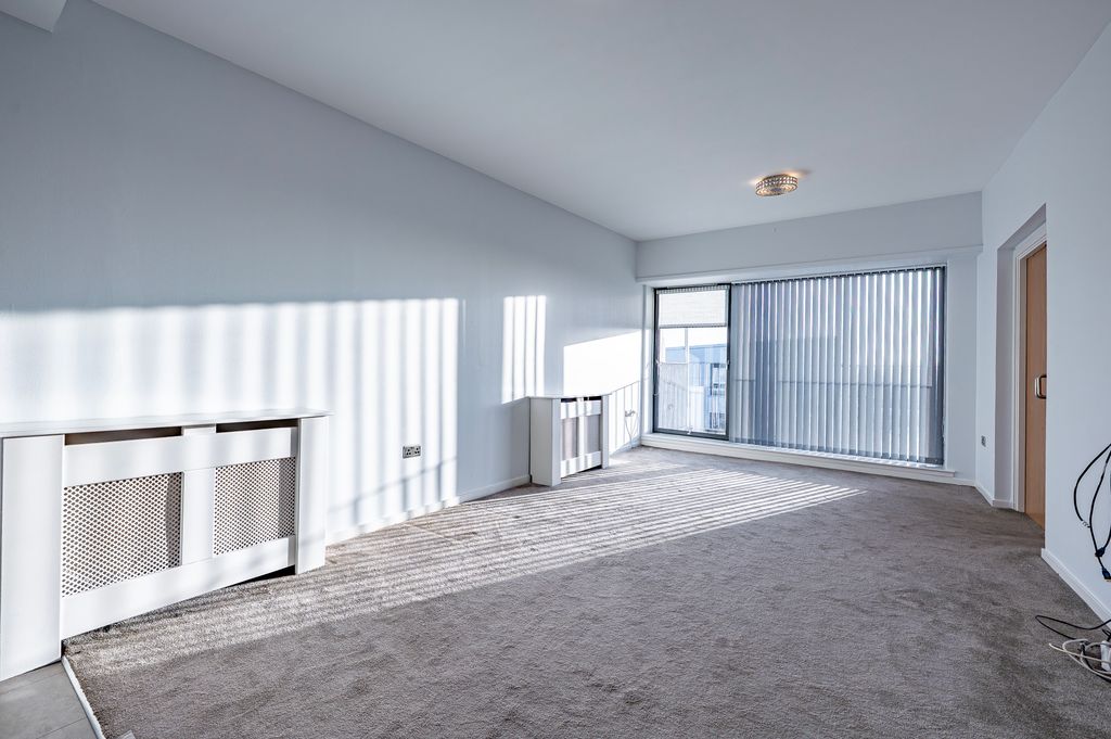 Property photo 2 of 32