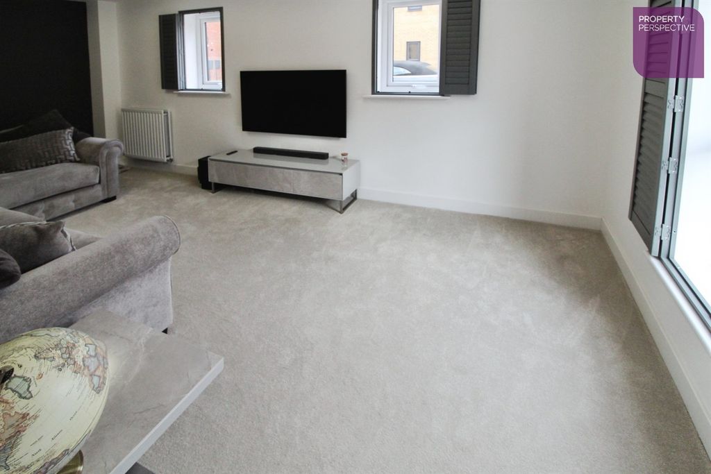 Property photo 2 of 12 Lounge