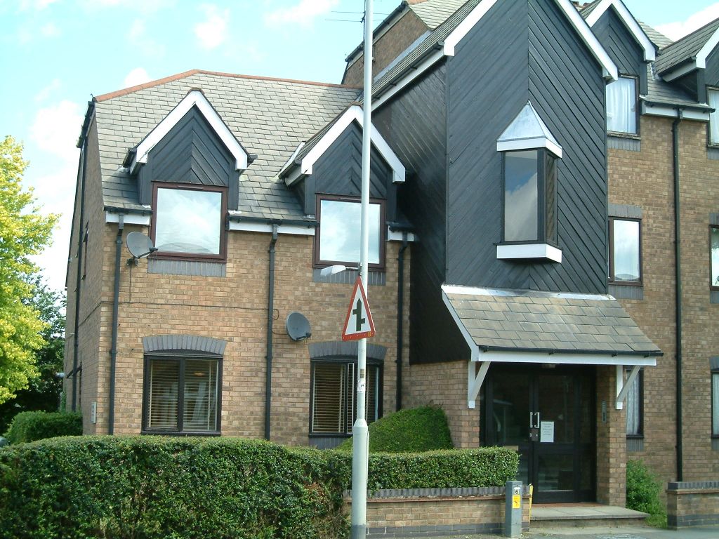 Property photo 1 of 6 2 Bed Flat To Rent Percival Court, Cheshunt En8