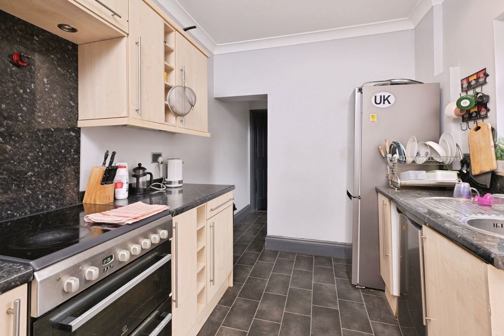 Property photo 2 of 9 Kitchen
