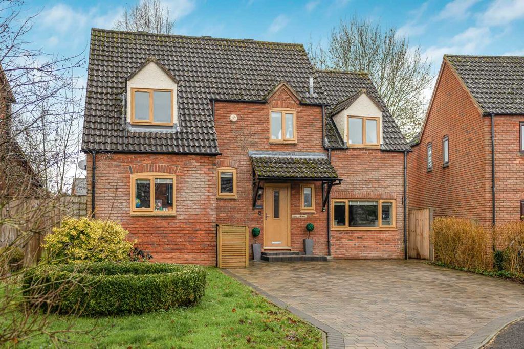 Property photo 1 of 26 Front Willow Rise