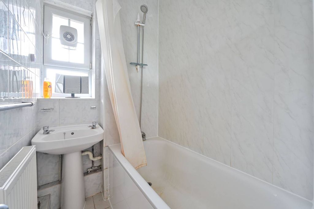 Property photo 3 of 8