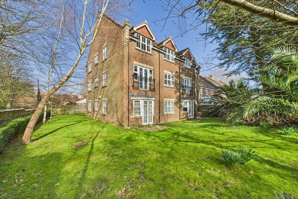 Property photo 1 of 13 Cam01894G0-Pr0159-Still013.Jpg