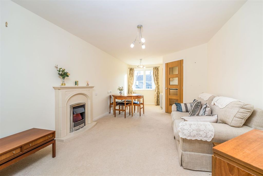 Property photo 3 of 14 Living Room