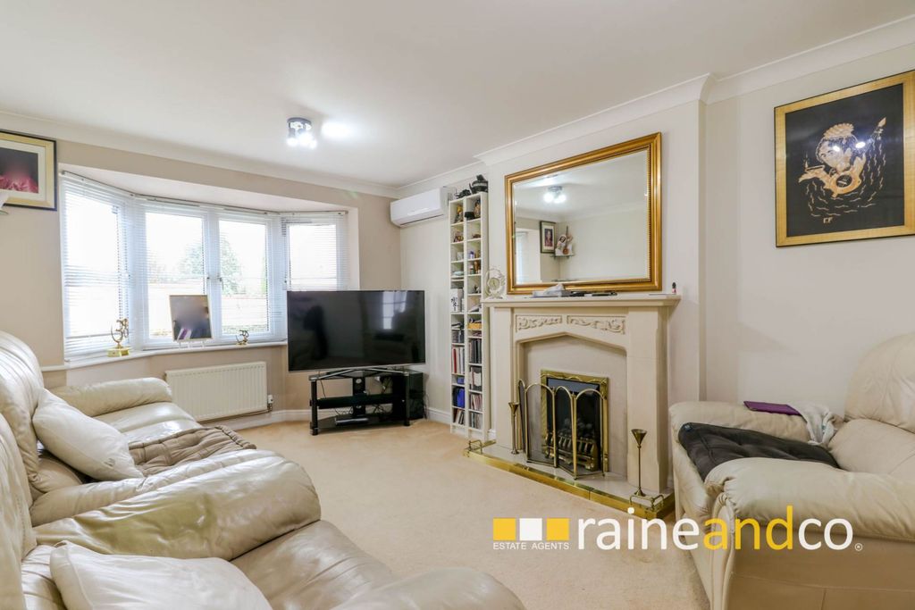 Property photo 2 of 35
