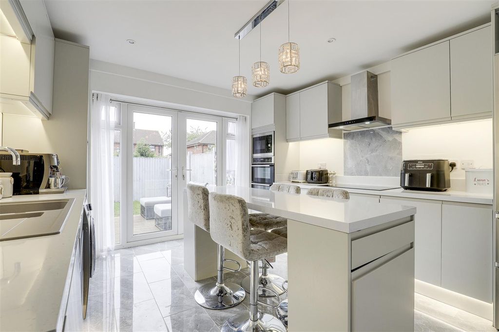 Property photo 2 of 14 9773.Jpg
