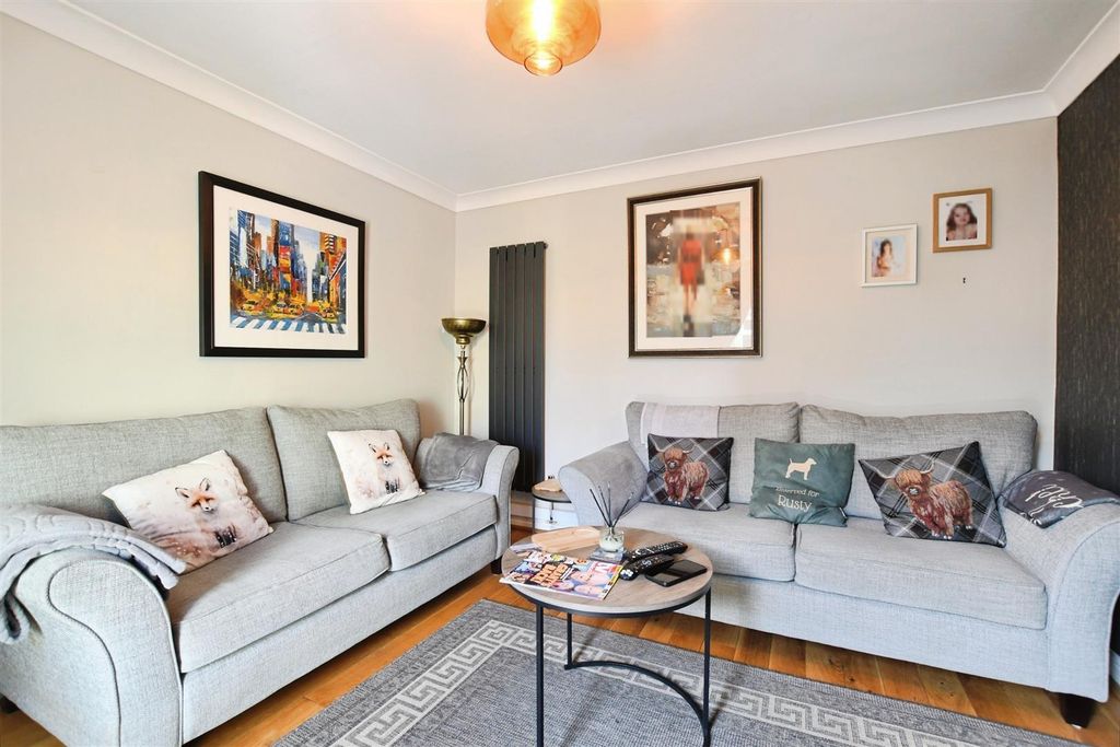 Property photo 2 of 21 Lounge