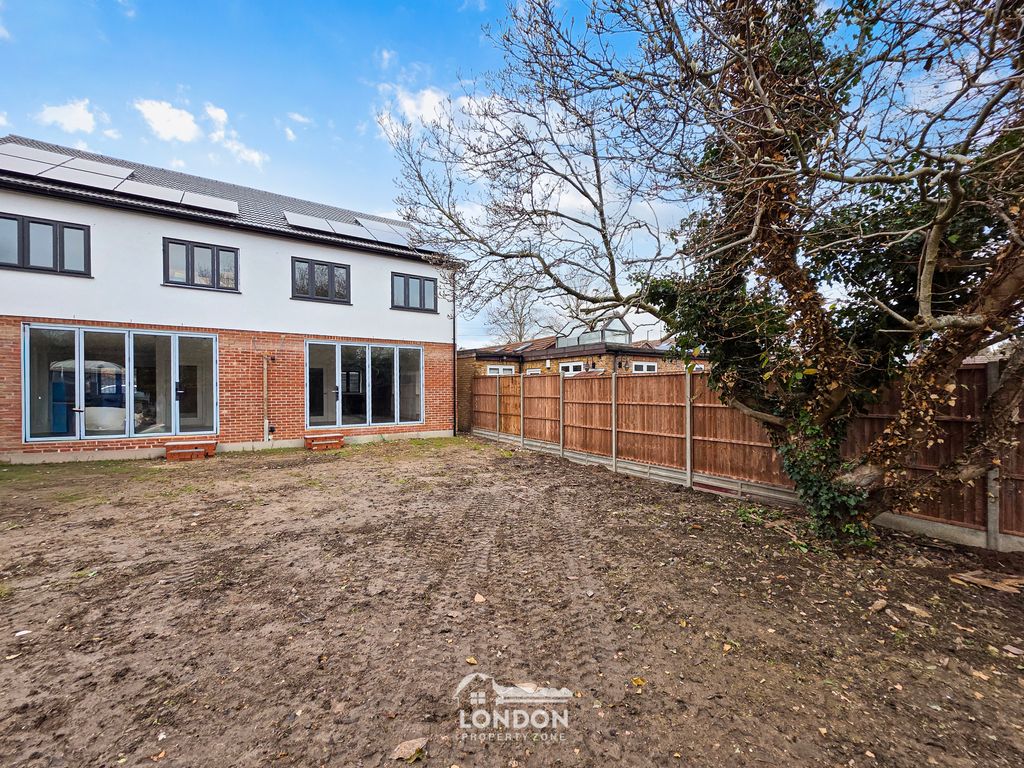 Property photo 3 of 27