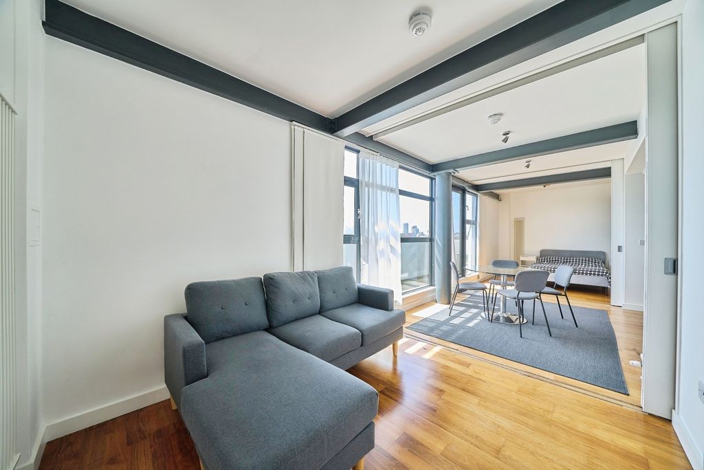 Property photo 2 of 19 Pbox-Img.Jpg