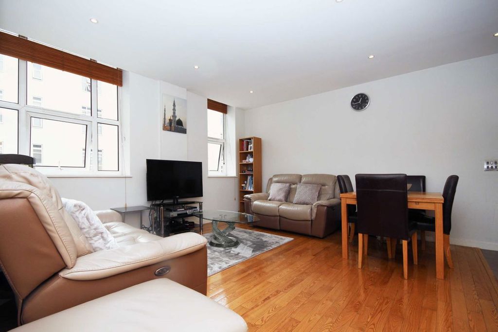 Property photo 2 of 7