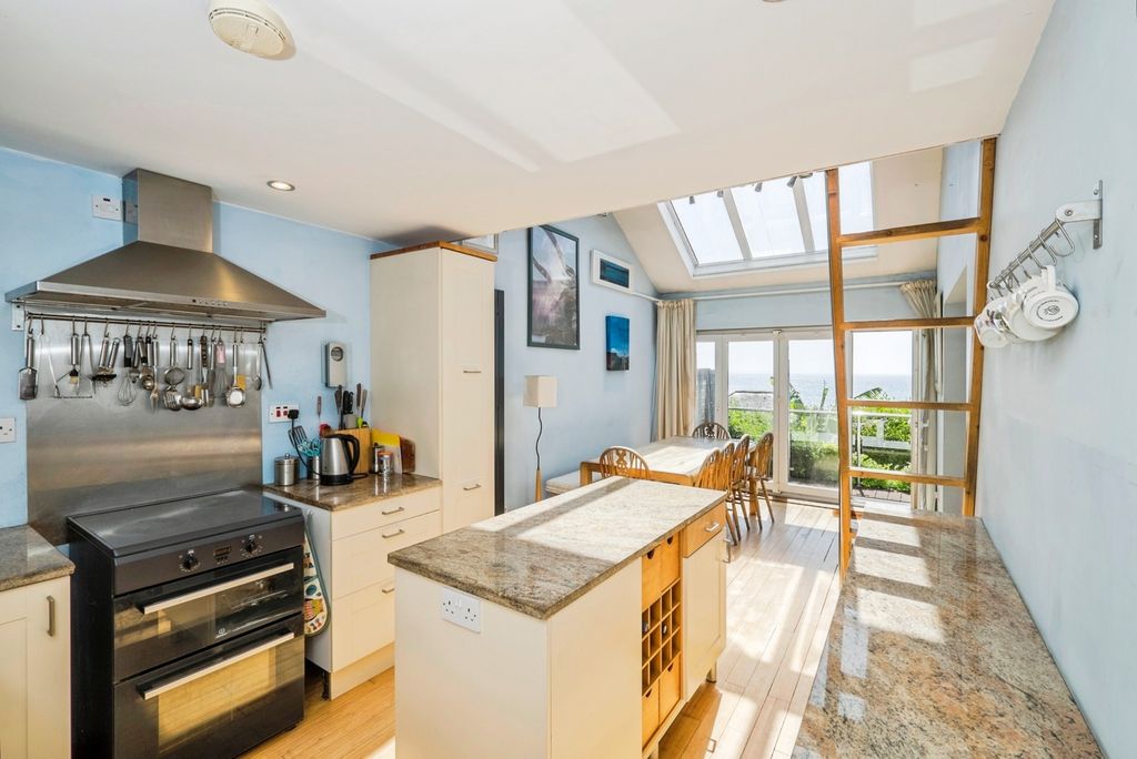 Property photo 3 of 21 Pbox-Img.Jpg