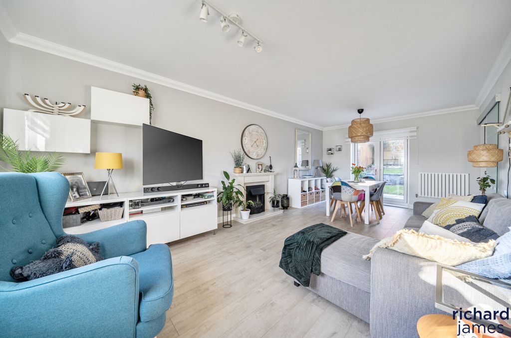 Property photo 2 of 12 47F081E499874Cbeadc746E5c8171778