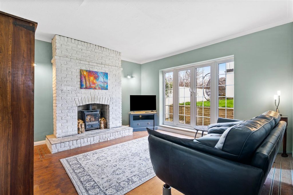 Property photo 3 of 21