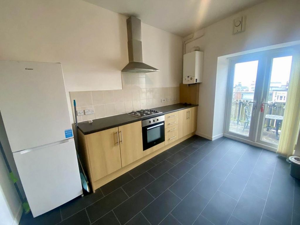 Property photo 2 of 14 Kitchen 1