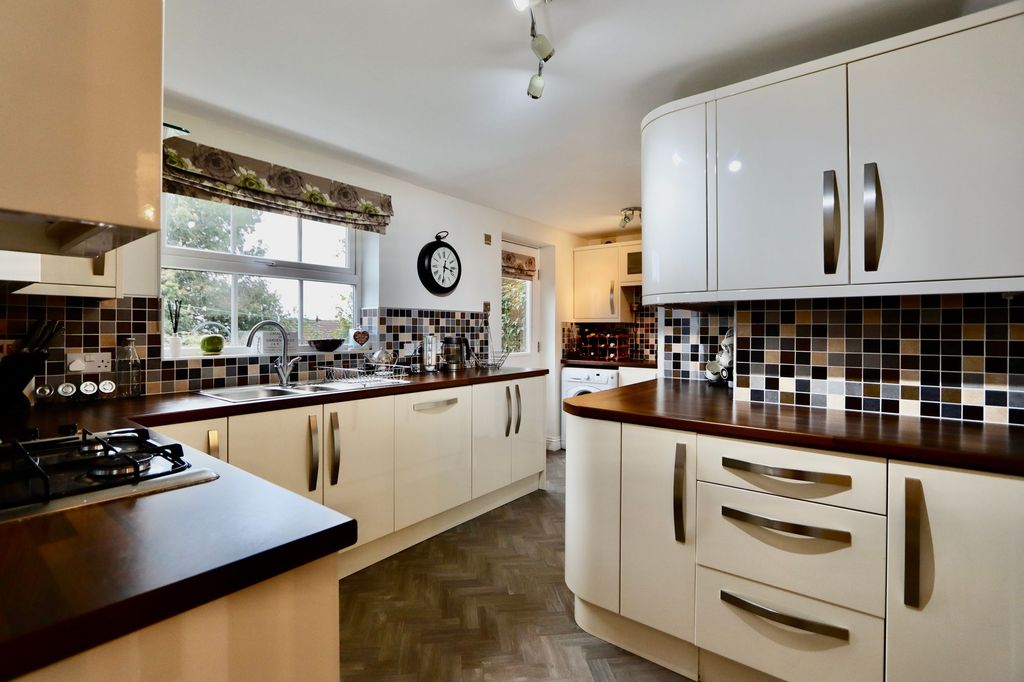 Property photo 3 of 40