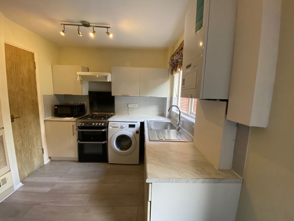 Property photo 2 of 9 Kitchen