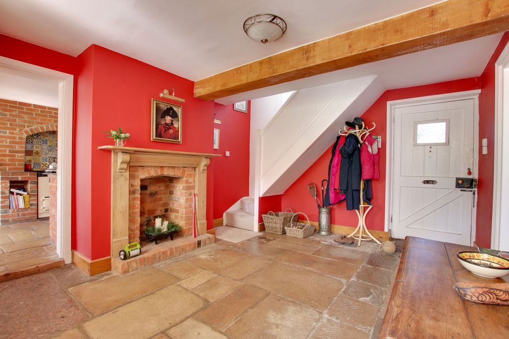 Property photo 2 of 27