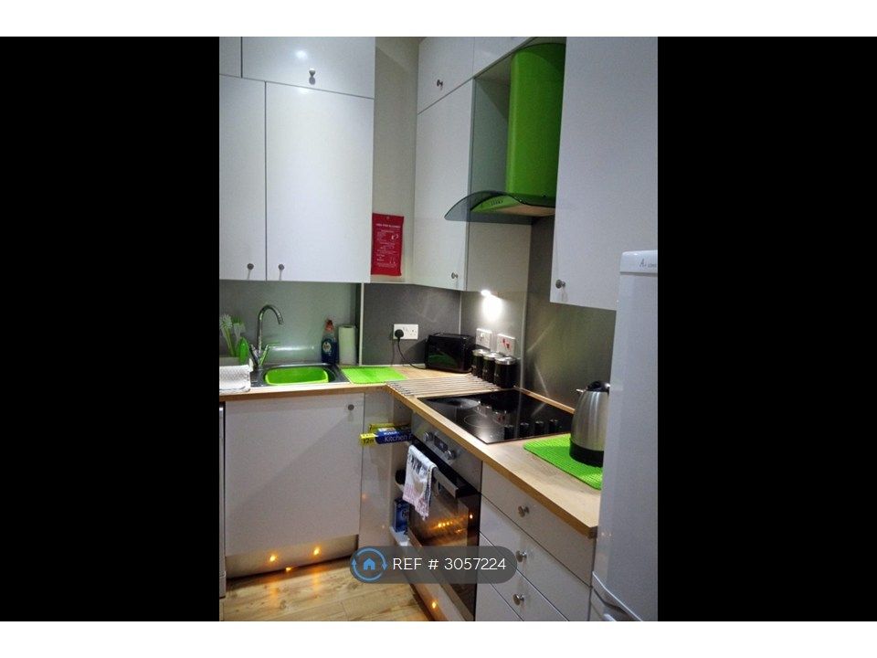 Property photo 3 of 17 Kitchen