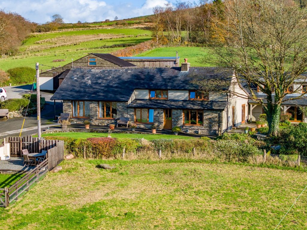 Property photo 2 of 33