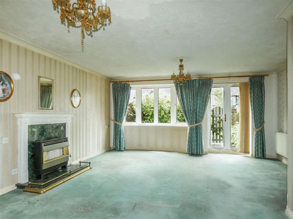 Property photo 3 of 11 Lounge/Dining Room