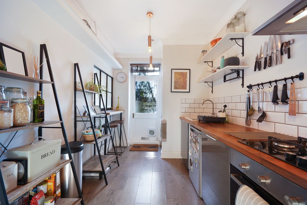 Property photo 2 of 8 Photo 43