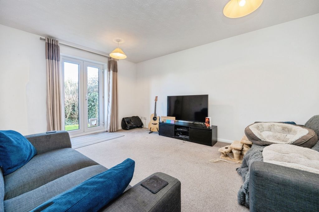 Property photo 2 of 15 Lounge