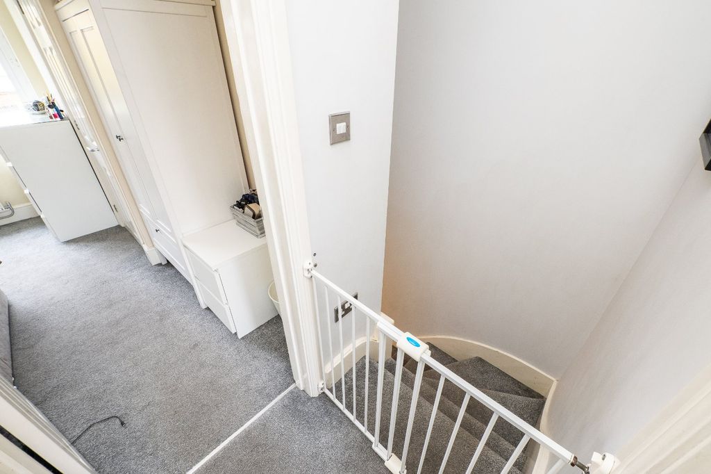 Property photo 2 of 23 Picture No. 19