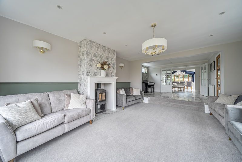 Property photo 2 of 27 Lounge 2