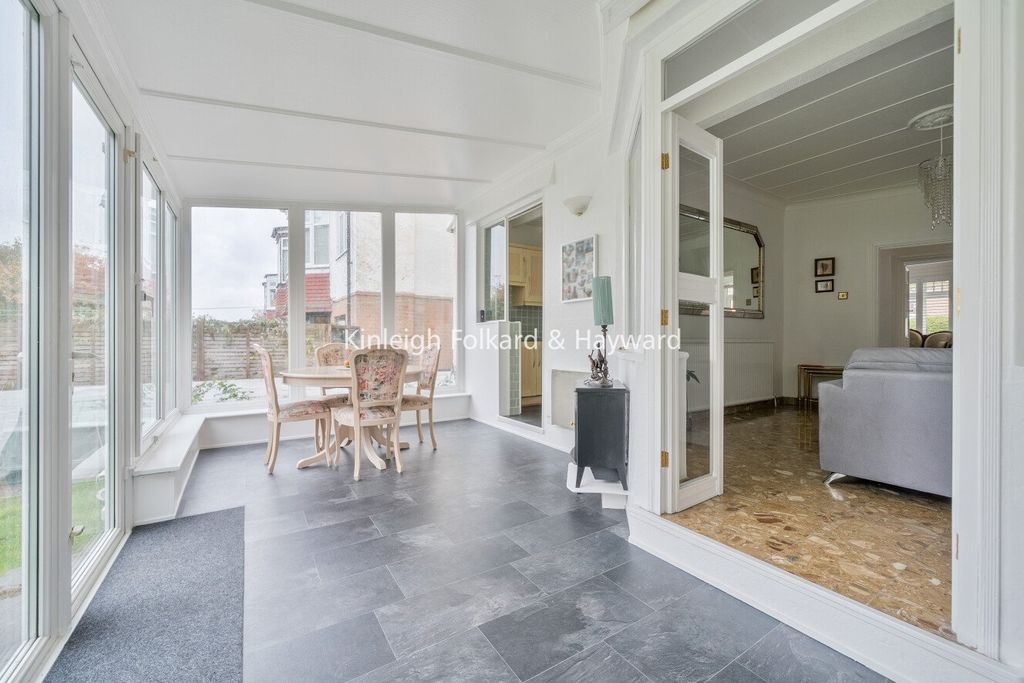 Property photo 2 of 18 Picture No. 28