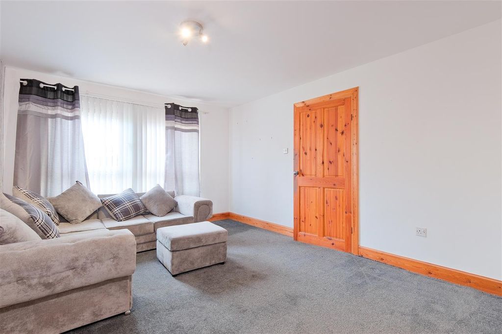 Property photo 2 of 21 Lounge