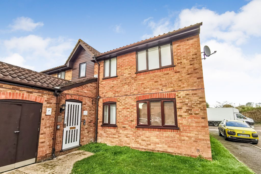 Property photo 1 of 6 75 Godwin Close, Sewardstone Road, Chingford, London E4 7Rq