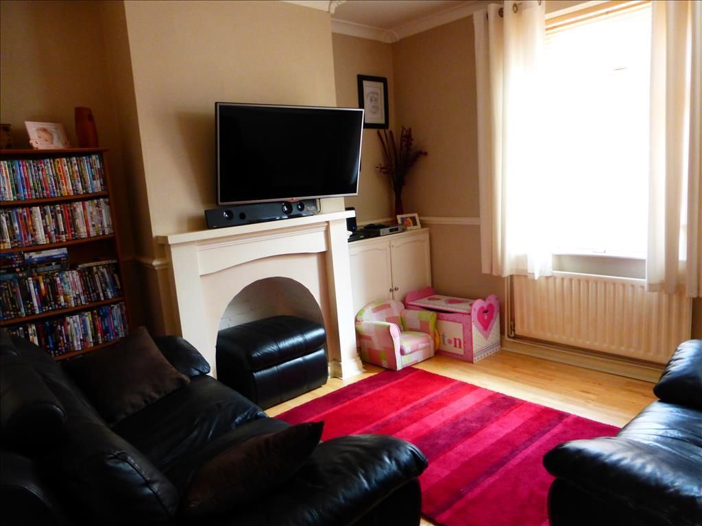 Property photo 2 of 7 Living Room