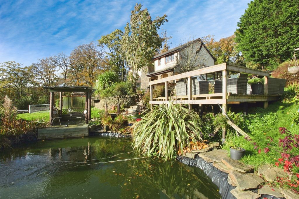 Property photo 2 of 35