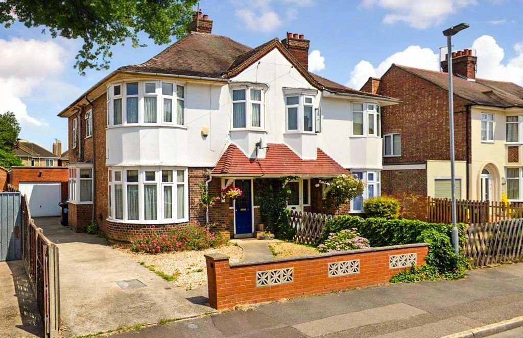 Property photo 1 of 11 Screenshot 2024-06-26 164509-Photoroom.Jpg