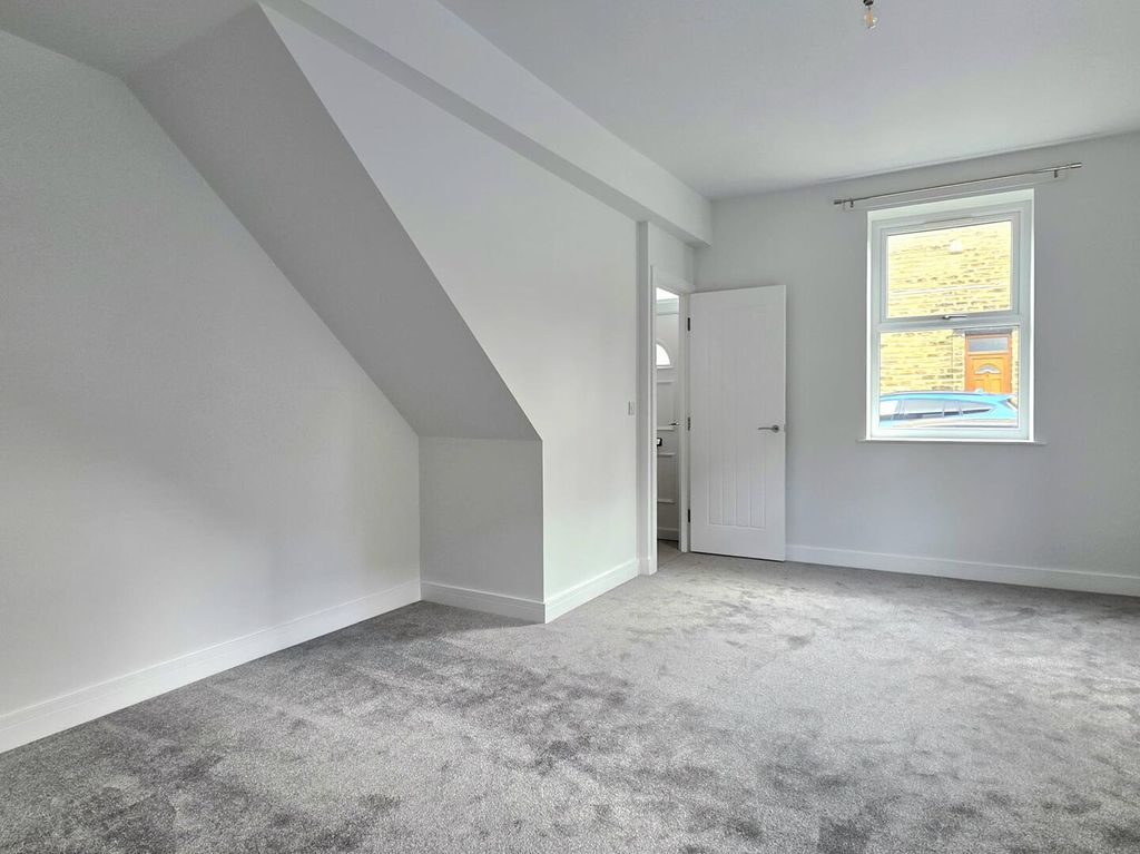 Property photo 3 of 11 Bedroom