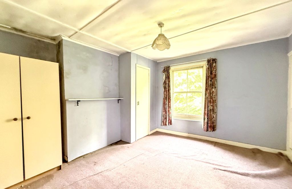 Property photo 3 of 8