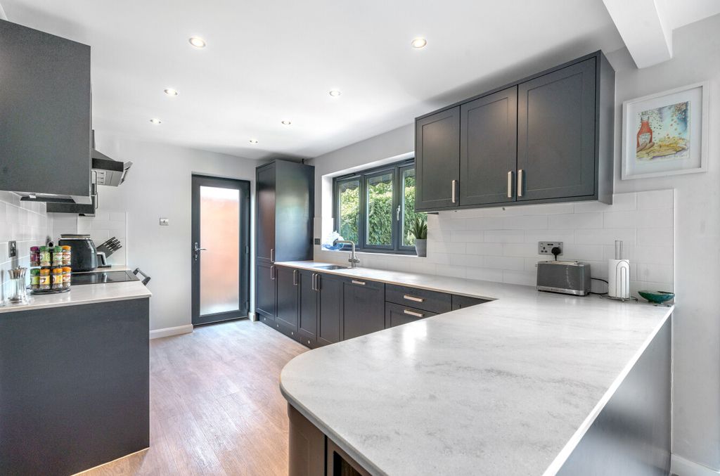 Property photo 2 of 10 1313316-23-685Bc2904A04c