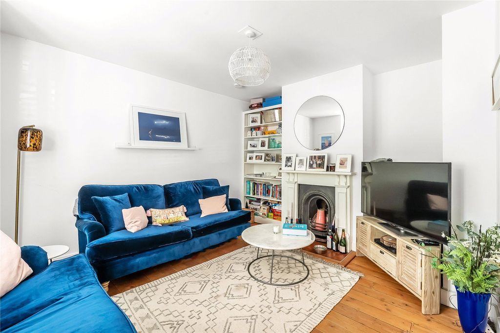 Property photo 3 of 20 Sitting Room