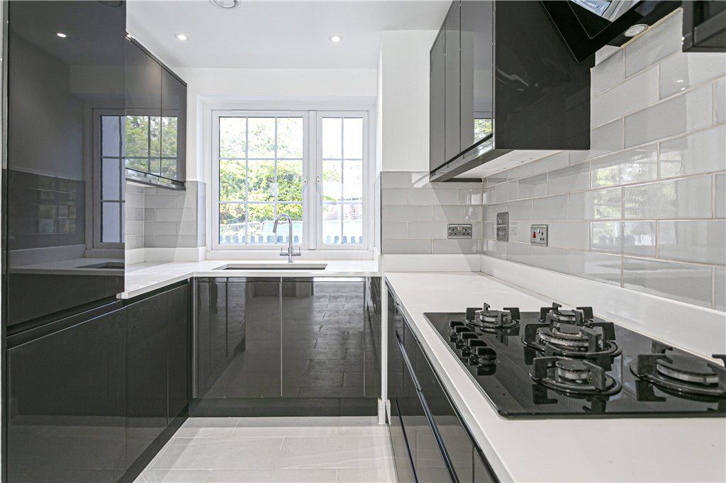 Property photo 3 of 15 Kitchen