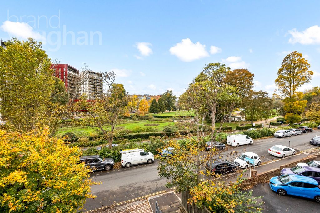 Property photo 2 of 28 Picture No. 18