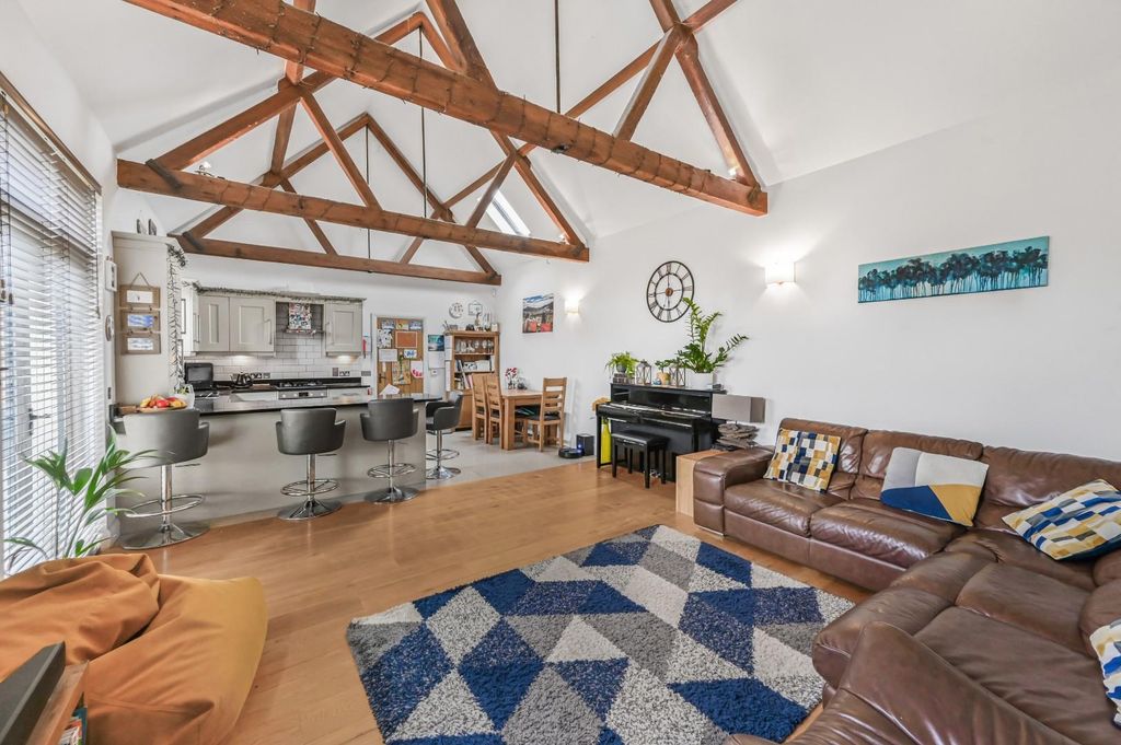 Property photo 3 of 16 Living/Kitchen