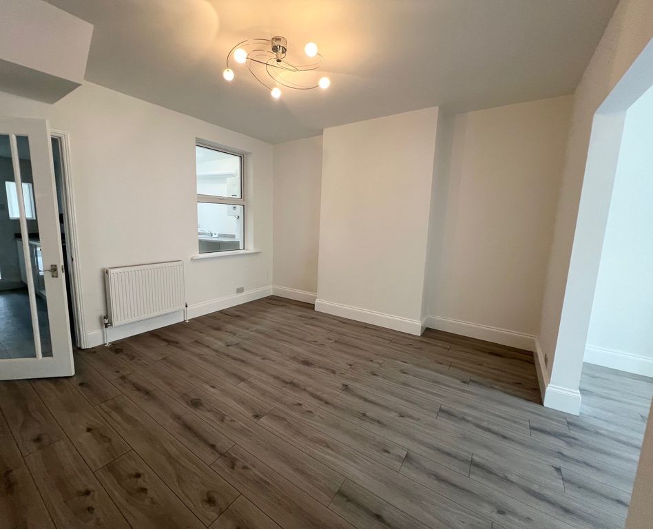 Property photo 3 of 14 Dining Room