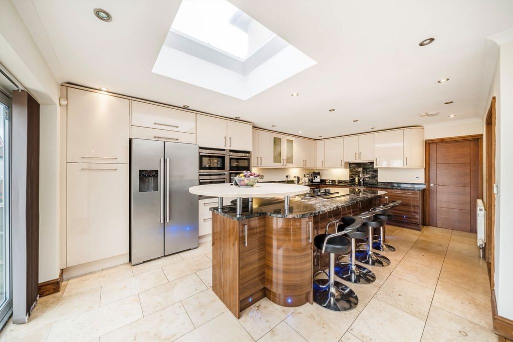 Property photo 3 of 13