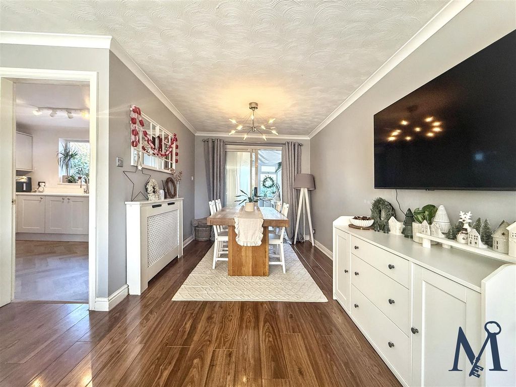 Property photo 3 of 25 Dining Area