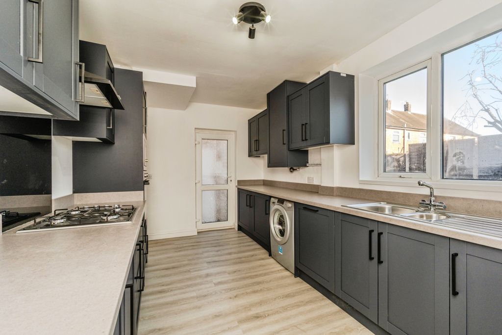 Property photo 3 of 15 Kitchen