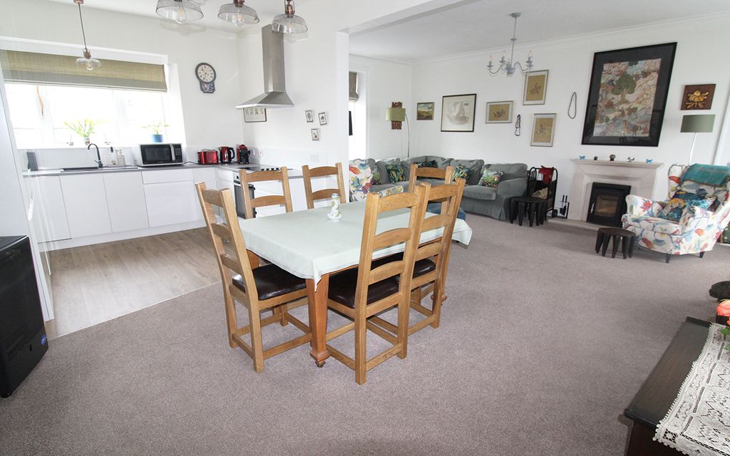 Property photo 2 of 31