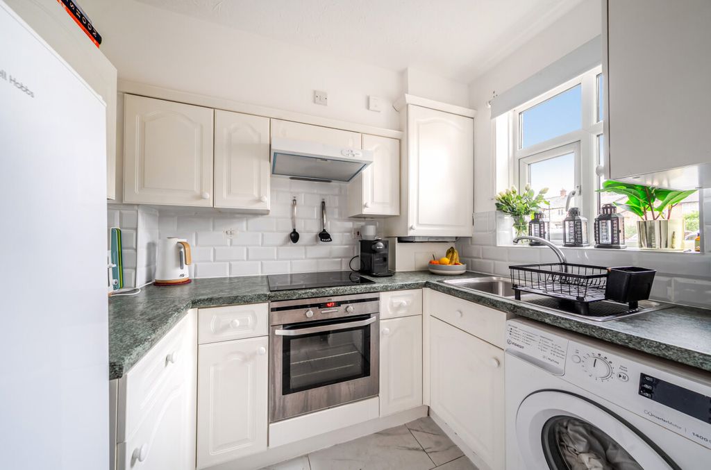 Property photo 3 of 20 1384301-12-692432...